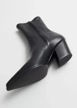 Discount & Other Stories Pointed Leather Boots Black